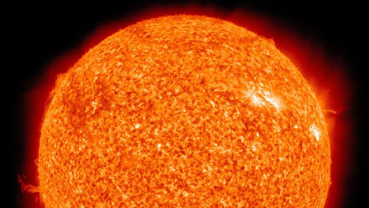 Astrofágicos são ficção, mas o Sol terá uma evolução real: em bilhões de anos, deixará a fase atual e caminhará para a etapa de gigante vermelha (Foto: WikiImages / Pixabay)