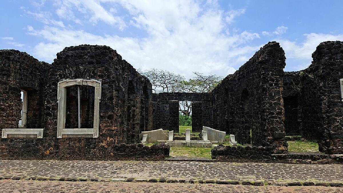 Ruínas do Palácio do Barão de Mearim (Foto: Sintegrity / Wikimedia Commons)
