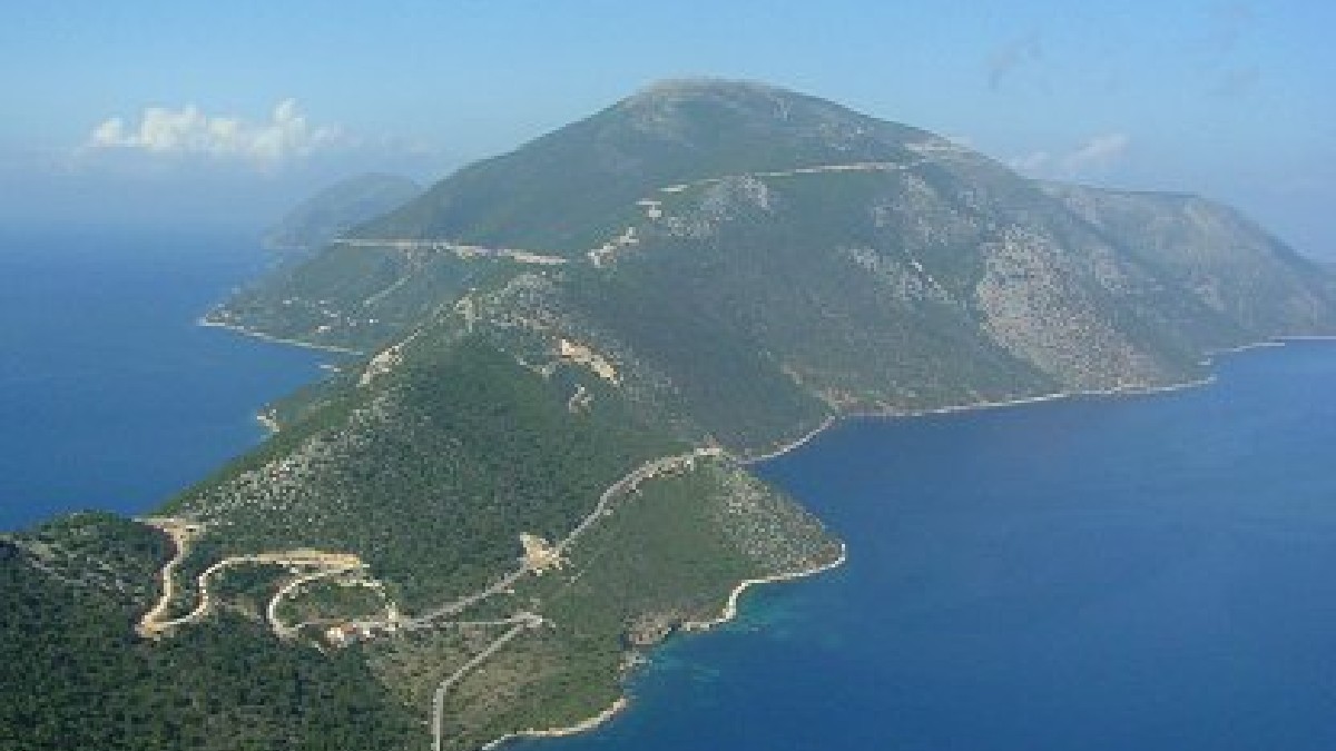 O norte de Ítaca, visto do monte Aetos, fica na mesma ilha associada pela tradição ao retorno de Odisseu na Odisseia (Foto: Rien Post / Wikimedia Commons)