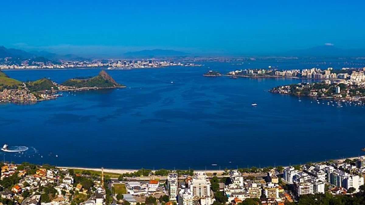 Essa opção exigiria uma votação popular, tanto da população do pretenso novo ente, da cidade, quanto das regiões remanescentes, o restante do estado do RJ (Foto: Marcelochal / Wikimedia Commons)