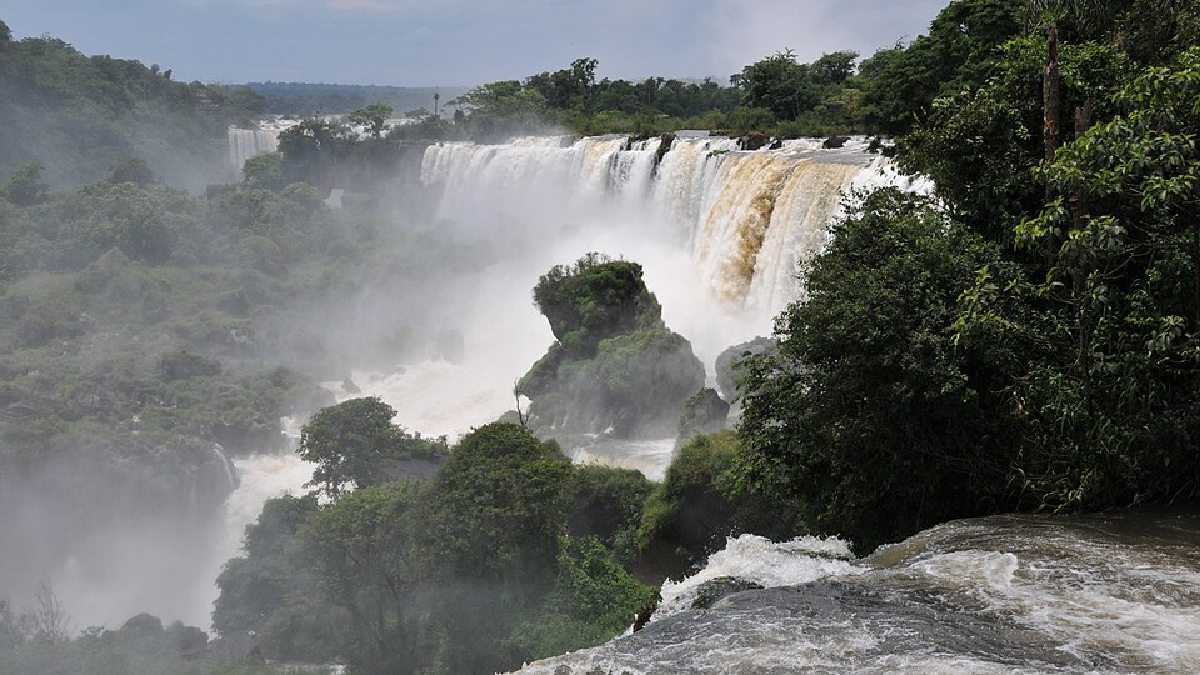 Cataratas do Iguaçu, Brasil e Argentina (Foto: Elena Borgi (TOAS) / Wikimedia Commons)