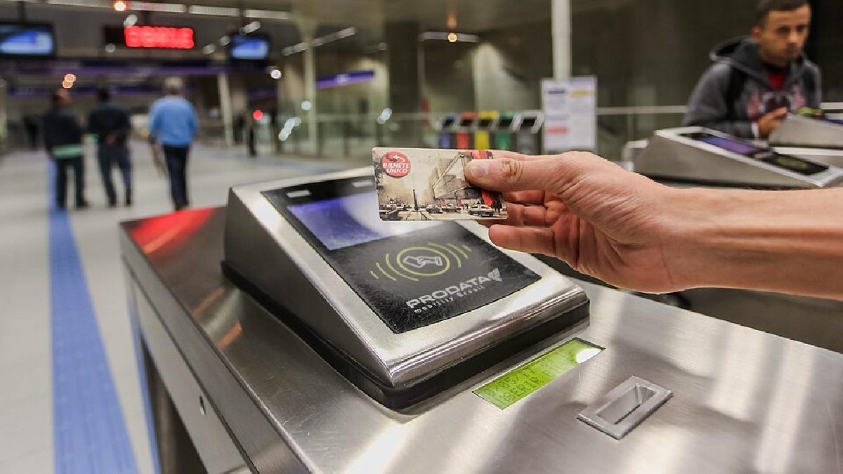 A opção mensal pode ser feita em qualquer portal oficial de recargas de bilhete (Foto: Governo do Estado de São Paulo)