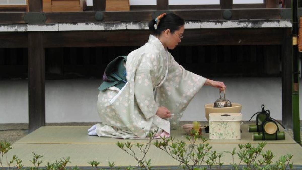 A cerimônia do chá, ou chadô, é uma prática cultural ligada ao preparo e à apresentação do matcha na tradição japonesa (Foto: autor indicado na página da imagem / Pexels)