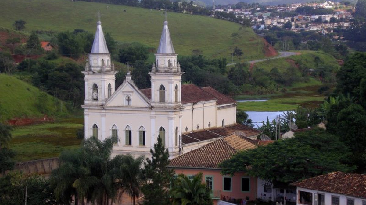 Igreja Matriz de Redenção da Serra (Foto: Kleber Ferreira / Wikimedia Commons)