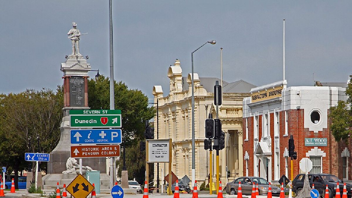 O centro histórico da cidade conta com mais de 16 prédios restaurados do auge vitoriano da cidade, recuperados pelo Whitestone Civic Trust em uma iniciativa para reviver a cidade, econômica e culturalmente (Foto: W. Bulach / Wikimedia Commons)