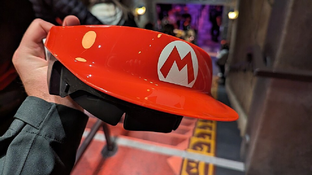Muitas atrações contam com dispositivos para aumentar a interatividade, como os óculos especiais das atrações de Mario Kart ou as Power-Up Bands (Foto: Jeremy Thompson / Wikimedia Commons)