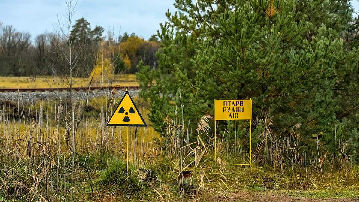 O reator 4 de Chernobyl foi o ponto central do acidente nuclear de 26 de abril de 1986; anos depois, a estrutura passou a ser coberta por sarcófagos de contenção para reduzir a dispersão de material radioativo (Foto: Jorge Franganillo / Wikimedia Commons)