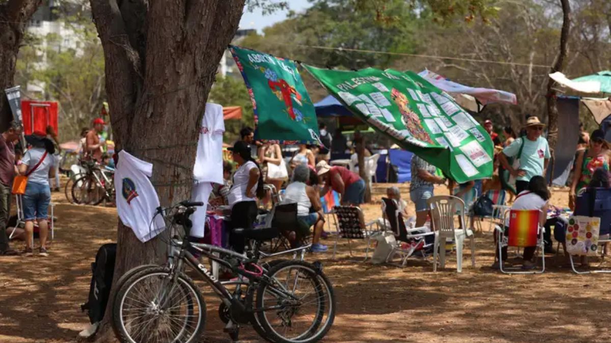 Coletivos e movimentos sociais utilizam o fluxo do Eixão do Lazer para promover debates e integrar a comunidade brasiliense. José Cruz/Agência Brasil