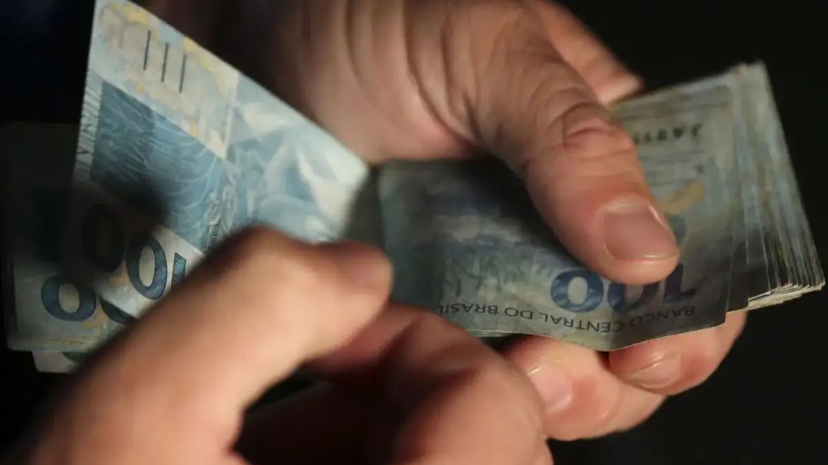 Exclusão do benefício impacta diretamente o orçamento das famílias que ganham até dois salários mínimos. José Cruz/Agência Brasil