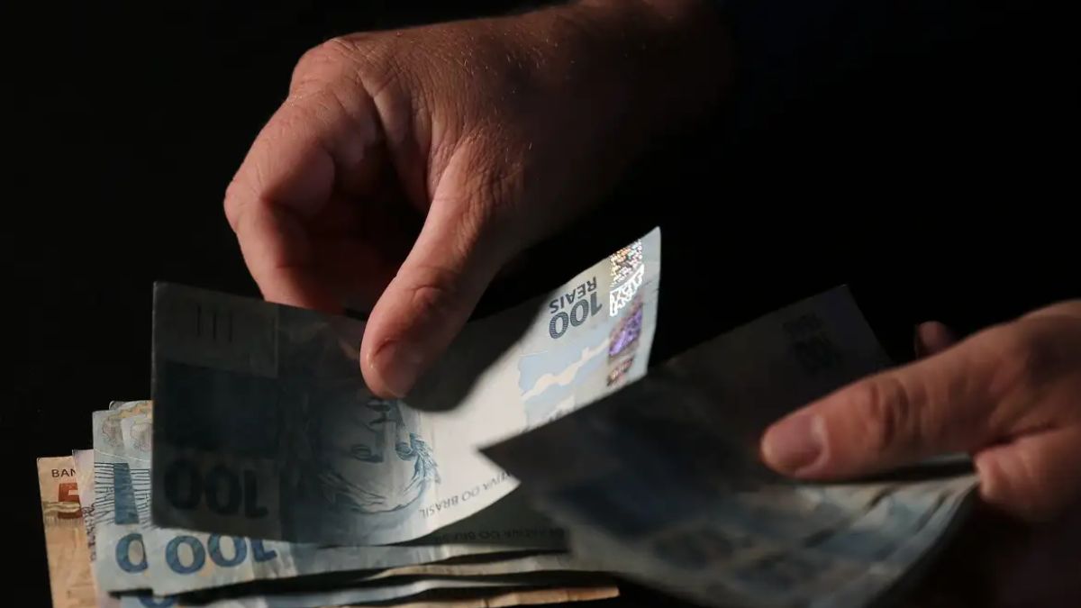 O controle de preços regional é fundamental para garantir que o aumento da renda se transforme em ganho real para as famílias. José Cruz/Agência Brasil