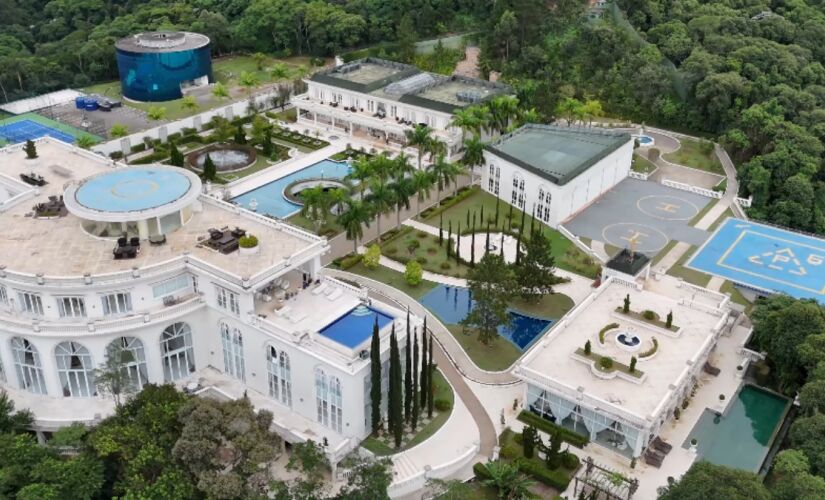 A maior mansão do Brasil tem mais de 17 mil m², está localizada em Alphaville e pertence à apresentadora Daniela Albuquerque.