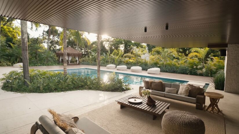 Adquirida em meados de 2024, a residência de Anitta tem 1,5 mil m², área de piscina e um 'templo particular.