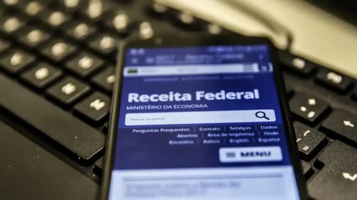 A precisão nos registros bancários é o que separa o contribuinte de uma possível retenção do documento na malha fina. Marcello Casal Jr/ Agência Brasil