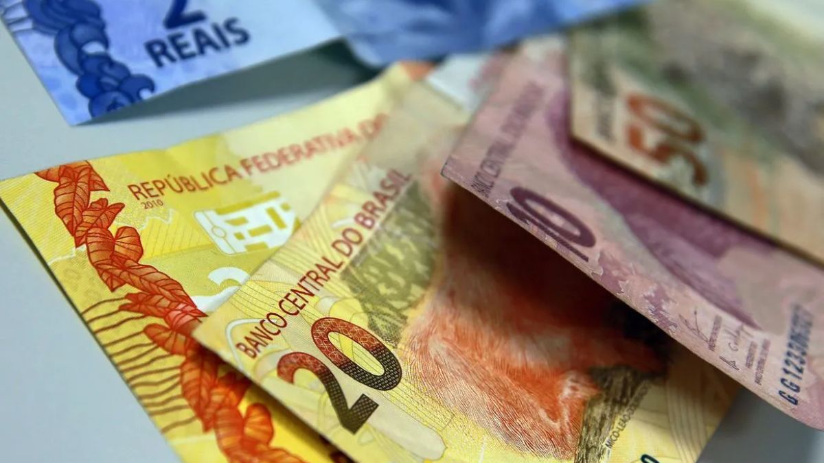 Governo projeta economia bilionária com a nova fórmula de cálculo do teto do abono salarial. Marcello Casal Jr./Agência Brasil