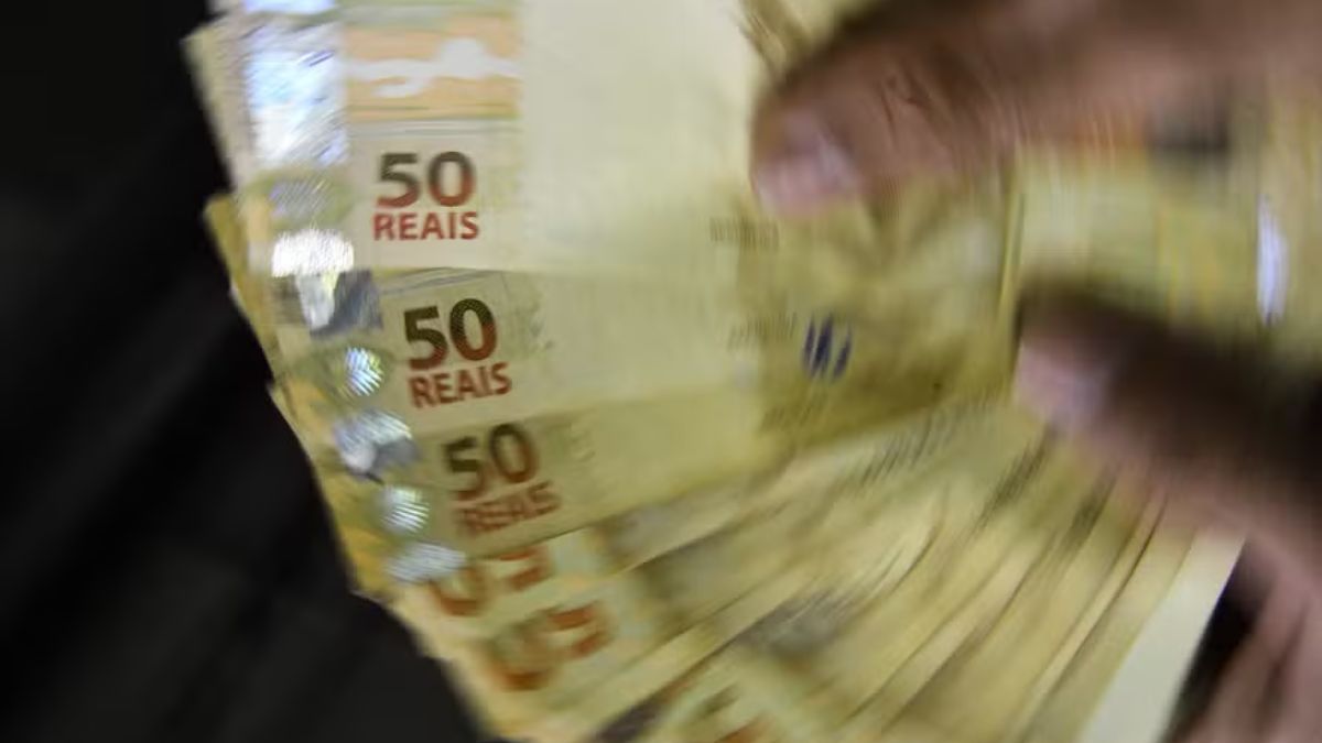 Estimativas indicam que milhões de brasileiros deixarão de receber o recurso extra anualmente. Marcello Casal Jr/Agência Brasil