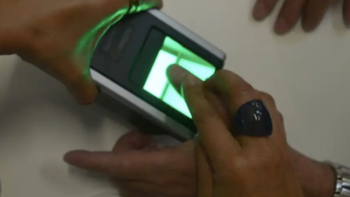 A modernização dos sistemas de pagamento visa ampliar a segurança digital, combatendo fraudes e garantindo que o auxílio chegue diretamente às mãos do beneficiário. Marcello Casal Jr./Arquivo Agência Brasil