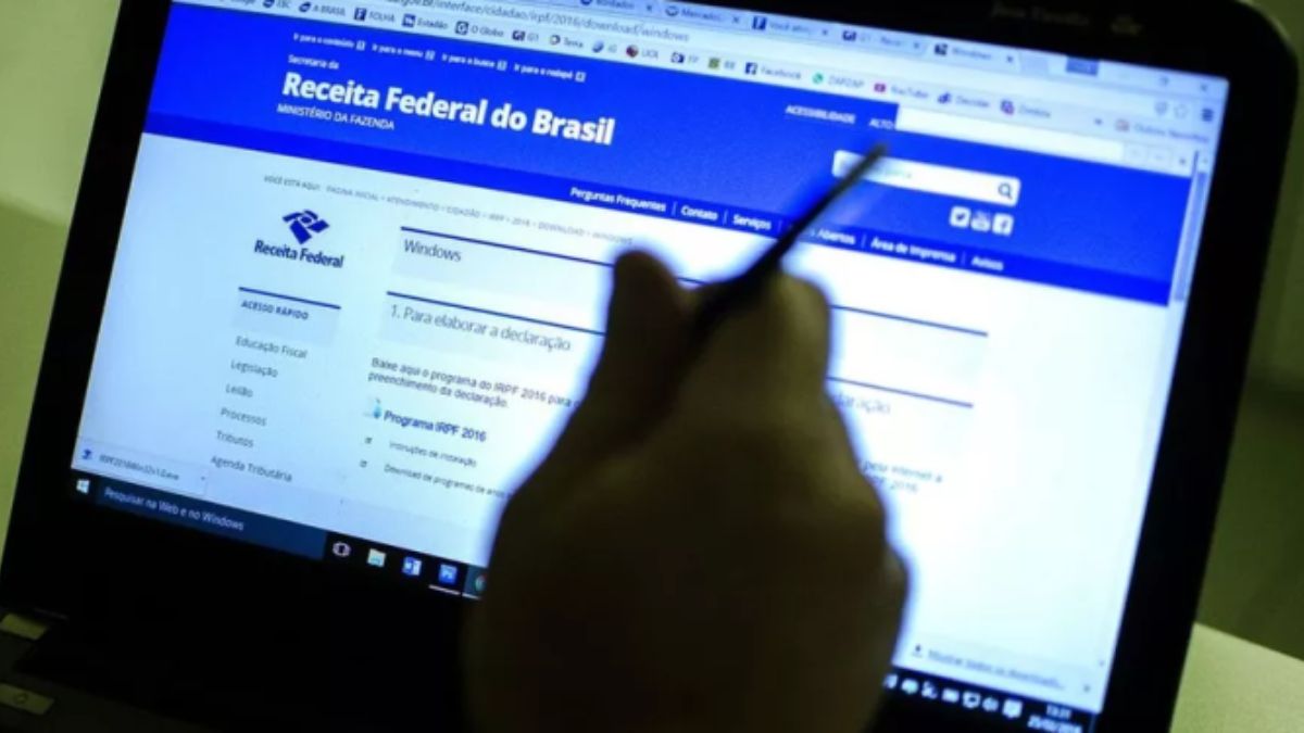 O programa oficial da Receita Federal deve ser utilizado para o preenchimento correto dos dados de bens e direitos do contribuinte. Marcelo Camargo/Agência Brasil