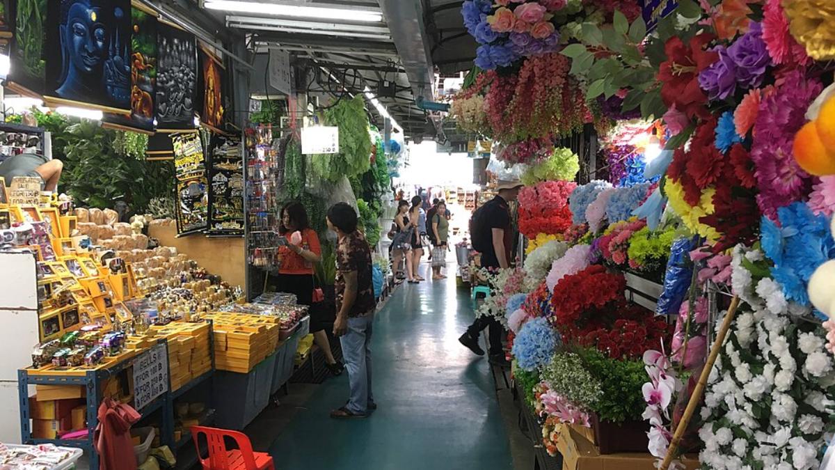 Cidade oferece templos históricos, mercados populares, centros comerciais modernos e uma vida noturna intensa (Foto: Christophe95/Wikimedia Commons)