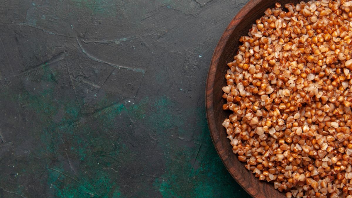 Ele se parece com pequenos grãos arredondados e pode ser preparado de forma semelhante ao arroz, ao milho ou ao trigo (Foto: Freepik)