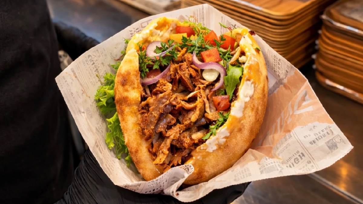 Kebab com carne de carneiro /Divulgação/Cola em Sampa