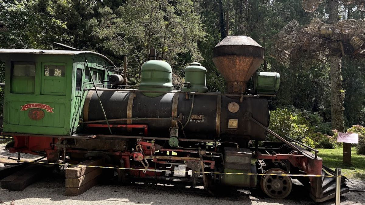 Maria-Fumaça no Parque Bambuí, em Campos do Jordão