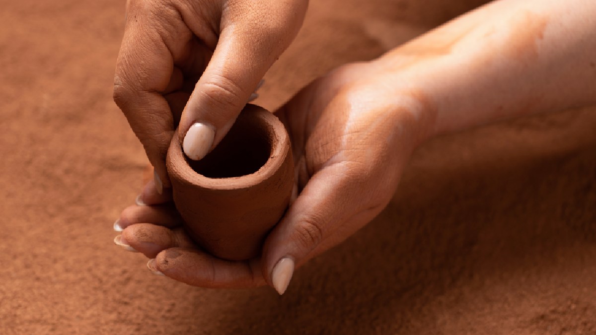 Estudos comprovam que o uso da terracota cria um ar-condicionado caseiro sustentável e muito barato (Fotos: Freepik)