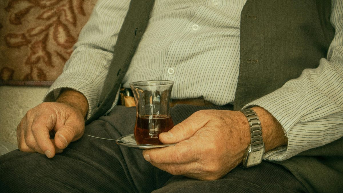 Estudos que analisaram seus efeitos no organismo indicam que o chá pode contribuir para um envelhecimento mais saudável e longínquo (Fotos: Pexels)