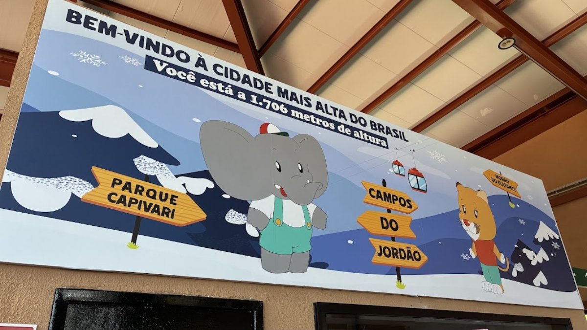 Placa localizada próxima ao mirante do Parque Capivari, em Campos do Jordão