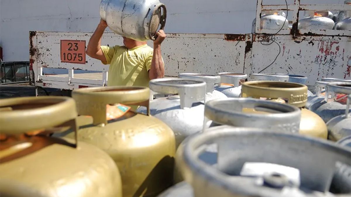 Medida foca na segurança alimentar e busca reduzir o número de famílias que recorrem ao uso da lenha devido ao preço elevado do botijão de 13 kg. Pedro Ventura/Agência Brasília