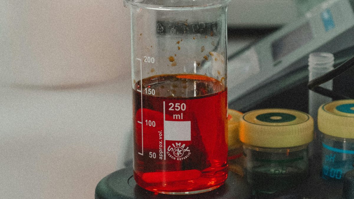 O "Santo Graal" da energia: A fusão nuclear com hélio-3 promete ser vinte vezes mais eficiente que os métodos atuais, sem produzir resíduos radioativos perigosos. . Foto: Pexels