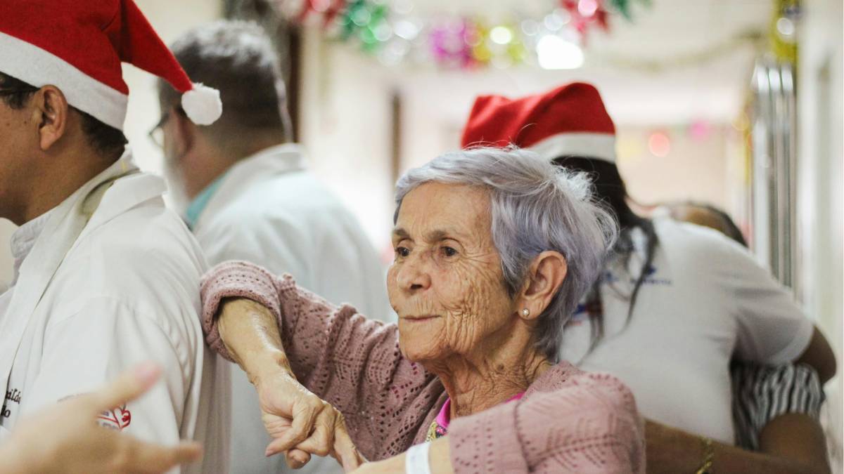 A diferença chama atenção: enquanto no Japão a expectativa de vida chega a cerca de 84,5 anos, no Brasil ela gira em torno de 76,6