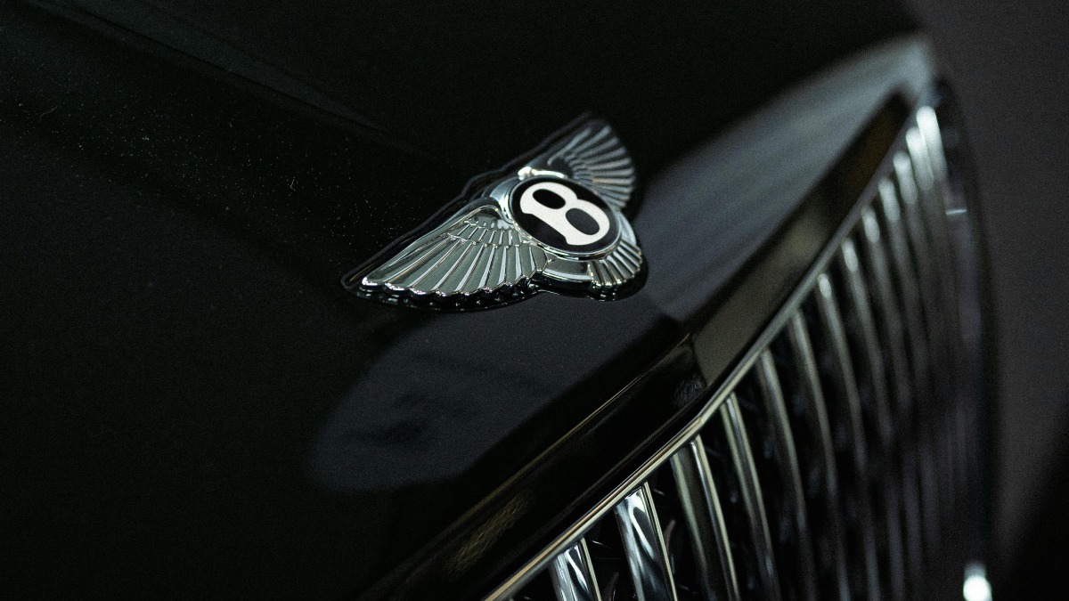 A Bentley Motors foi fundada em 18 de janeiro de 1919 por Walter Owen Bentley, em Londres, após o fundador ganhar experiência com motores de aeronaves durante a Primeira Guerra Mundial. Desde o início, a marca foi construída sobre a proposta de unir desempenho elevado e acabamento artesanal. Foto: Pexels