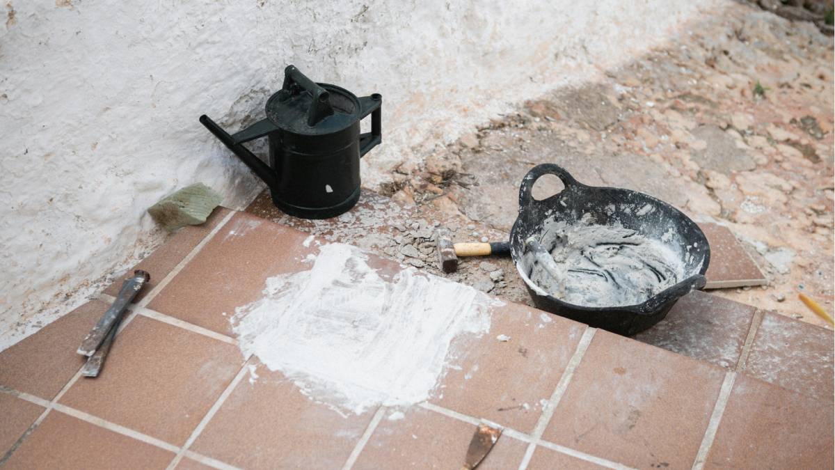 Você já reparou como o rejunte do piso sempre escurece com o tempo?
