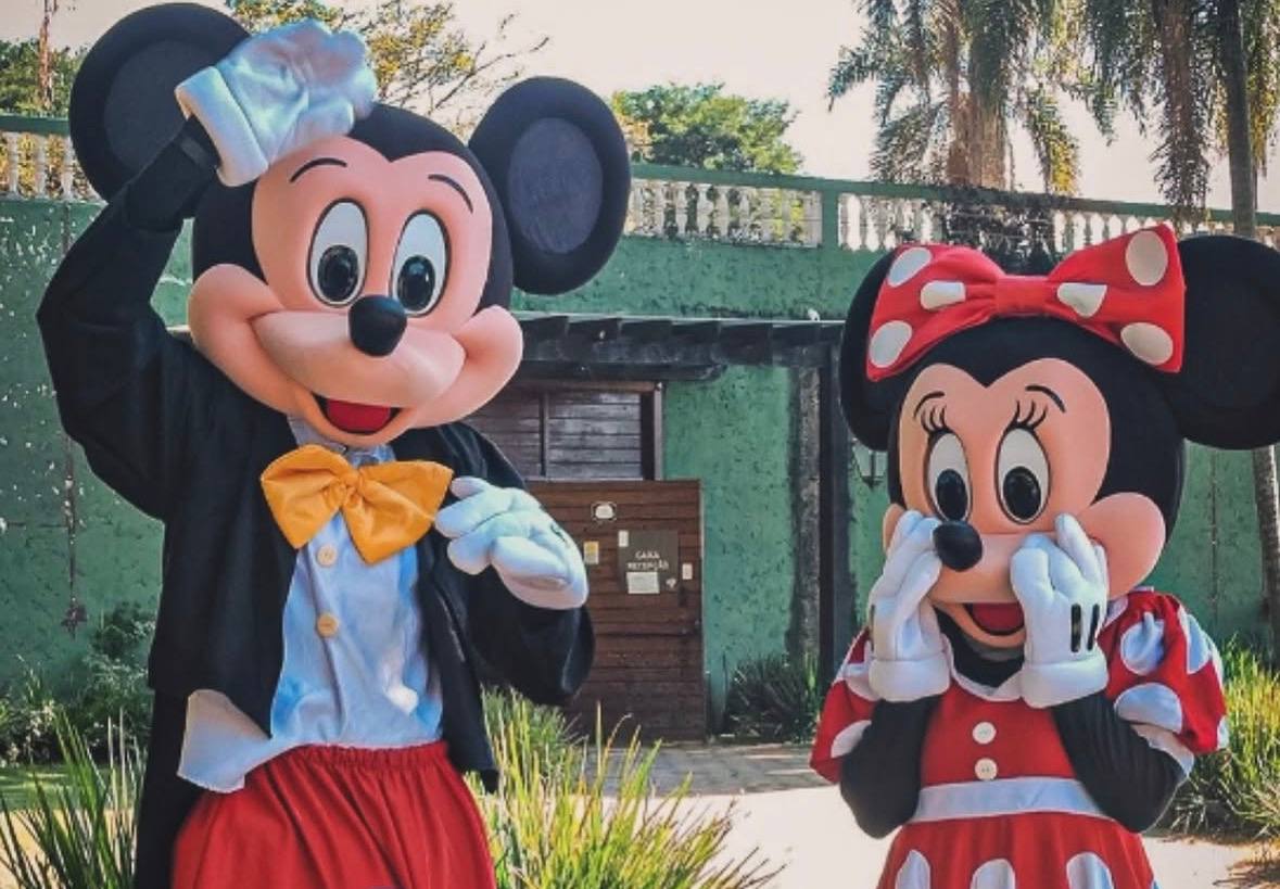 Mickey e Minnie fazem a festa das crianças em parque de Itapevi /Reprodução/Instagram