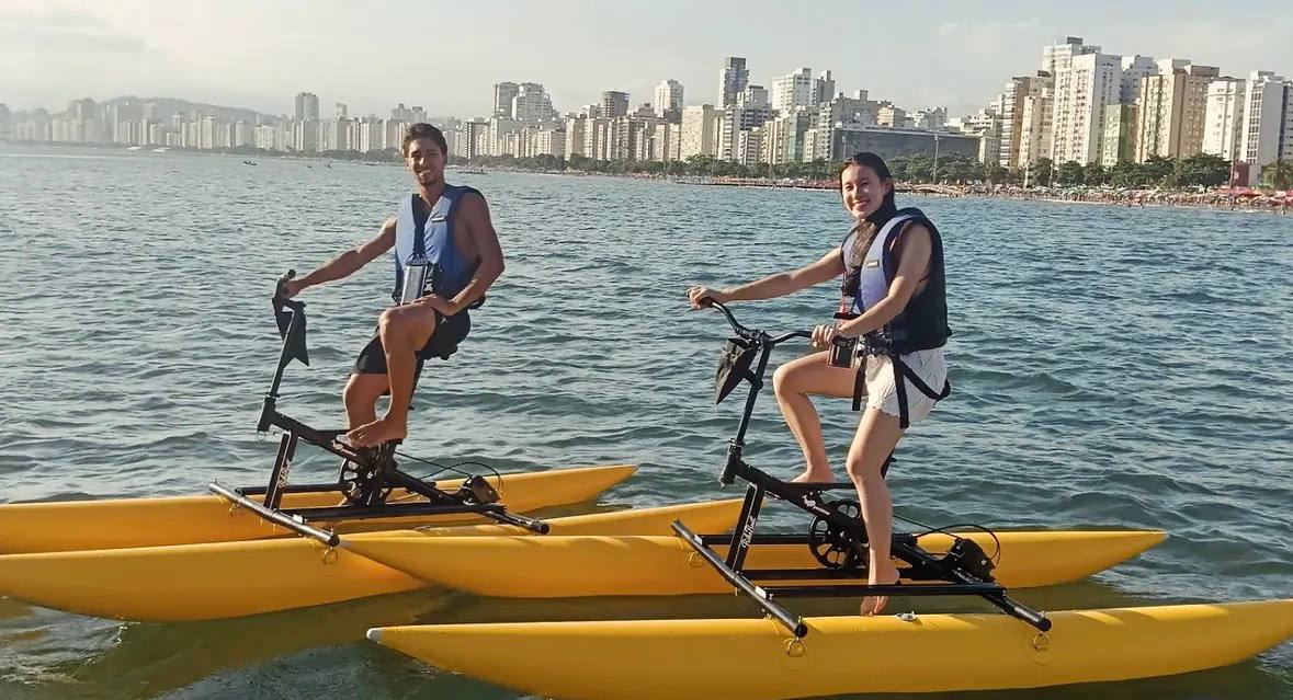 Bike no mar vira nova atração no litoral de SP e chama atenção /Reprodução/Instagram