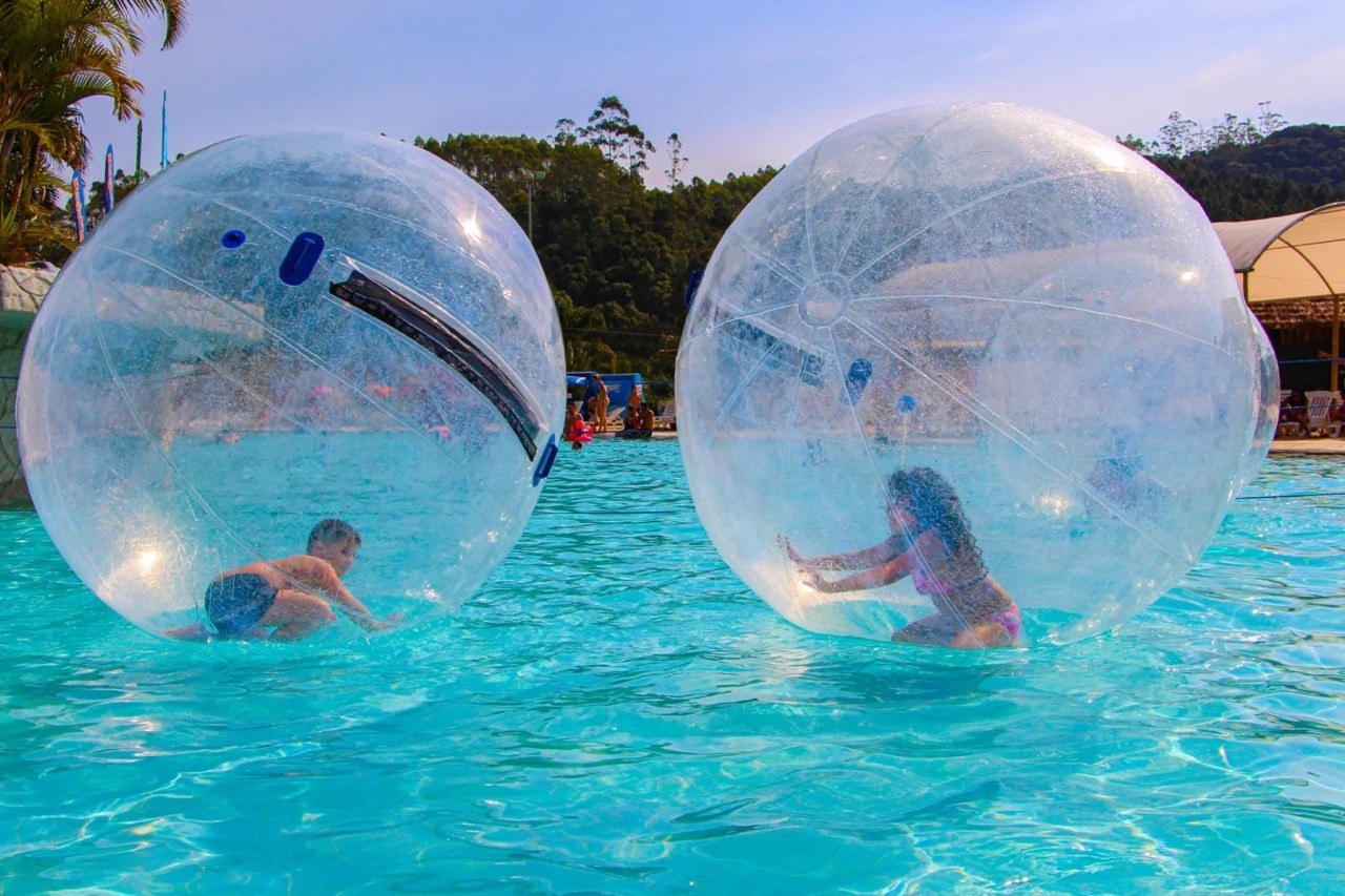 Parque aquático a uma hora de SP é alternativa barata para o feriado /Divulgação/Magic City