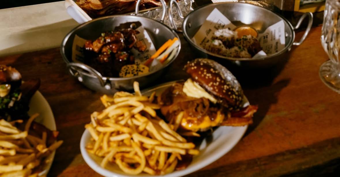 O maior destaque é o Holy Burger, que ocupa a 2ª posição no ranking mundial Reprodução/Instagram/ Holy Burger