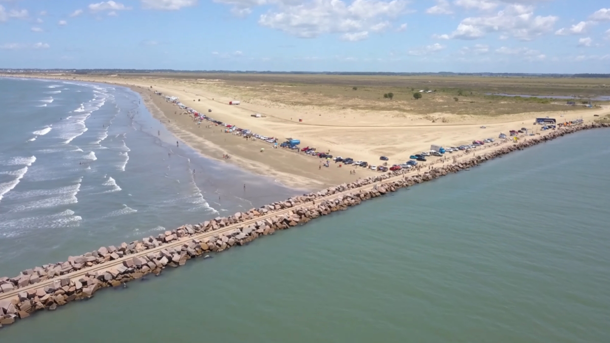 Durante o verão, a região se transforma em um dos principais polos turísticos do estado, recebendo uma população flutuante que ultrapassa os 150 mil turistas - (Reprodução/YouTube)