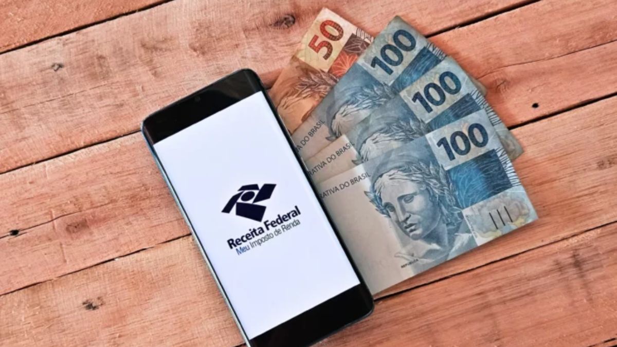 O contribuinte tem até o dia 31 de maio para transmitir a declaração e regularizar os rendimentos tributáveis recebidos ao longo do ano passado. Reprodução/Adobe Stock