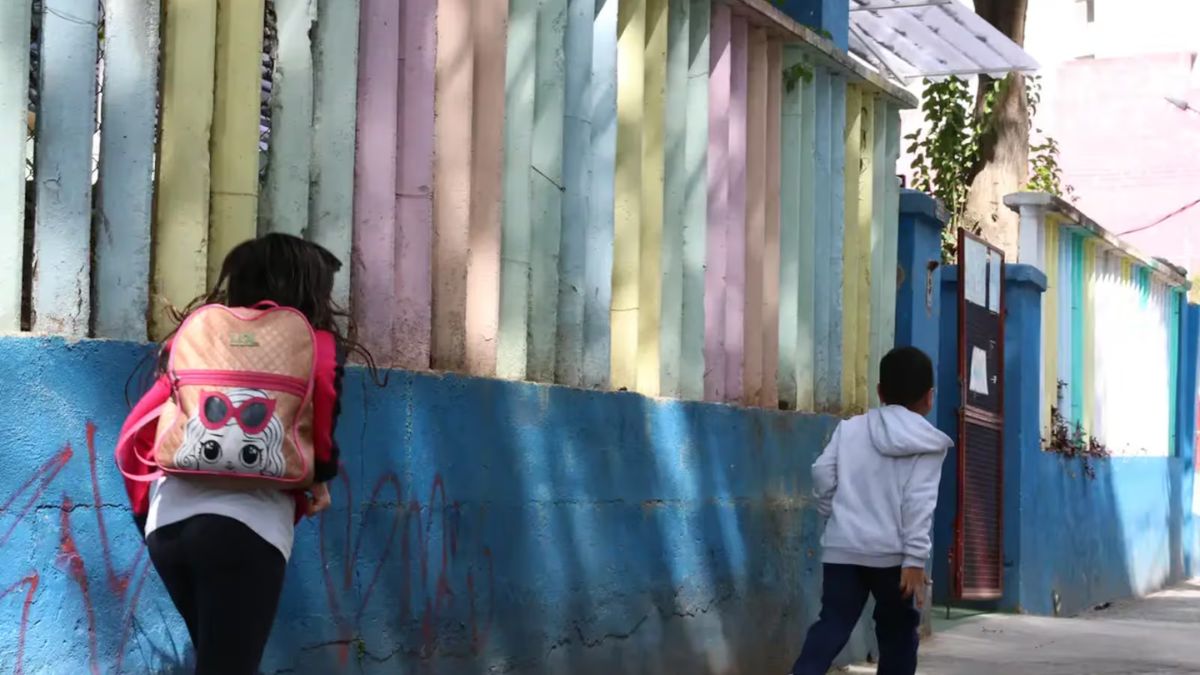 Para garantir o reembolso, o trabalhador deve apresentar mensalmente a nota fiscal da escola à empresa contratante. Rovena Rosa/Agência Brasil