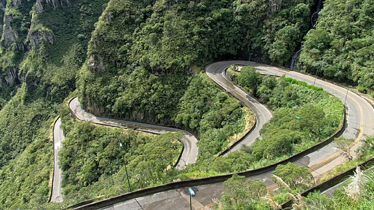 Para manter a segurança dos motoristas e passageiros, o recomendado é transitar a 40 km/h ou menos - (Otávio Nogueira/Wikimedia Commons)
