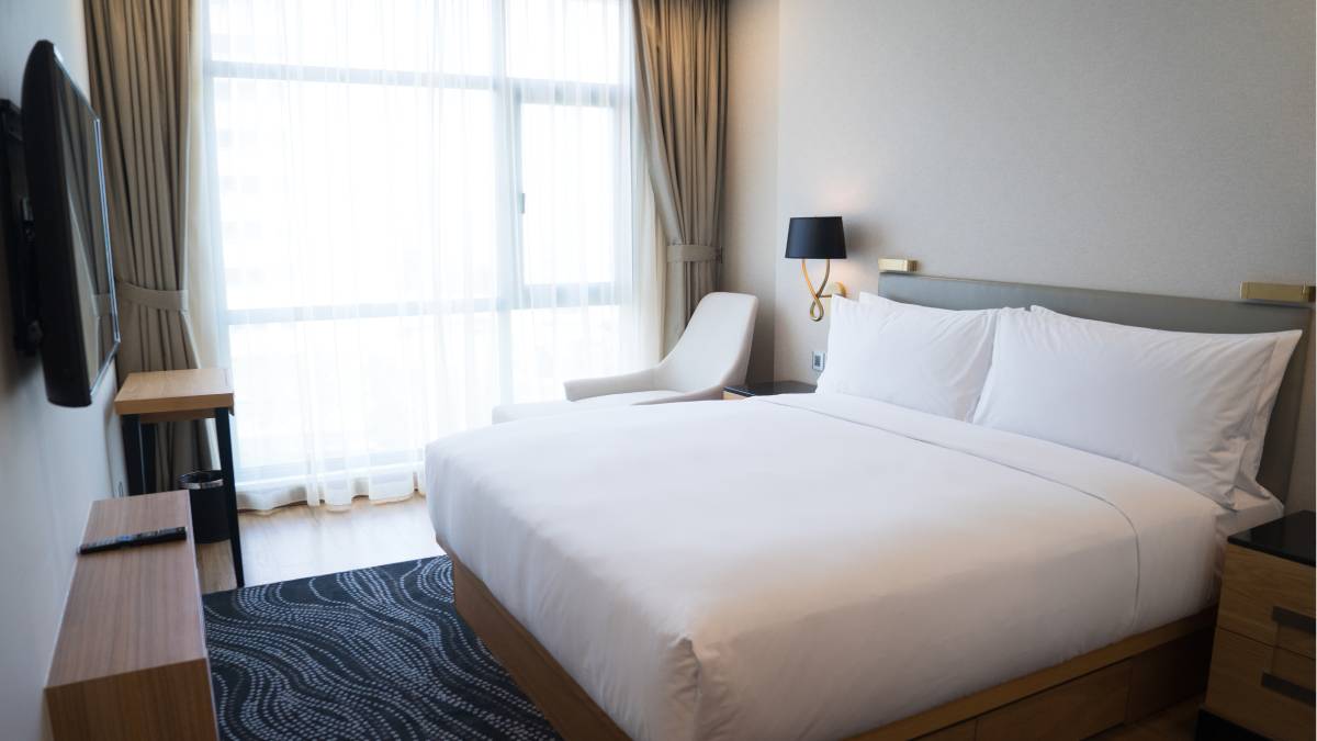 Pode parecer detalhe, mas o lugar onde você posiciona sua cama influencia diretamente como seu corpo descansa