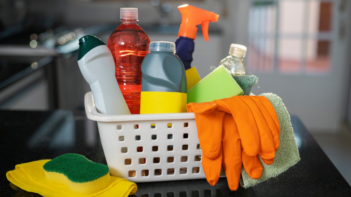 Produtos que prometem eliminar germes podem estar fortalecendo superbactérias