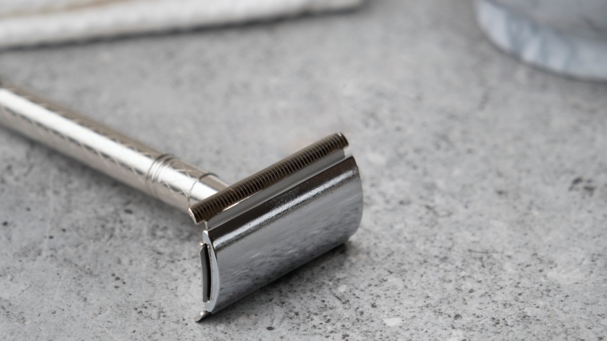 O design robusto do aparelho garante um barbear mais controlado e suave para a pele. Foto: Freepik