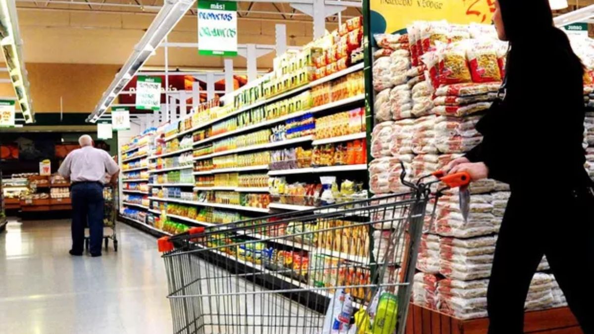 A escolha de marcas e produtos tornou-se estratégica para enfrentar a volatilidade dos preços nas prateleiras dos supermercados. Tânia Rego/Agência Brasil
