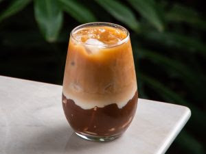 Mocha gelado com leite e creme de avelãs da Bossa Bakery