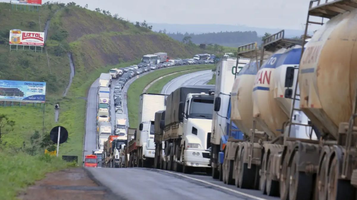 A eficiência na logística de transportes impediu que o custo do frete encarecesse ainda mais as mercadorias que chegam ao DF. Valter Campanato/Agência Brasil
