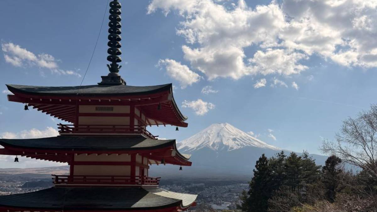 Turistas enfrentam caminhada com 400 degraus para foto perfeita do Monte Fuji - Foto: Adriana Baroli