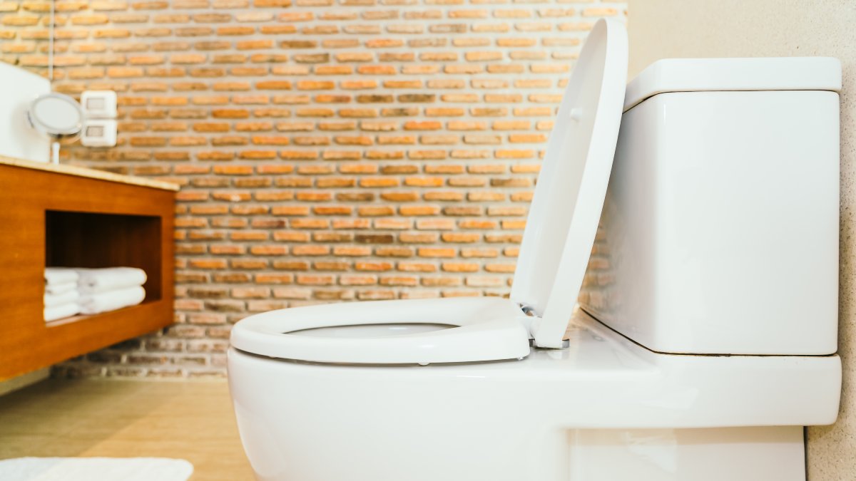 Atenção: nunca misture produtos químicos diferentes para evitar a formação de gases tóxicos (Fotos: Freepik)