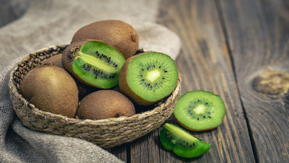 Incluir o kiwi na rotina pode trazer impactos positivos para a saúde - Freepik